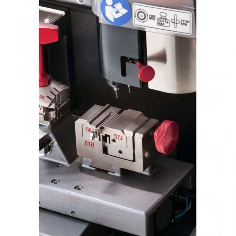 Futura Pro Unlimited - řezání planžety VAG