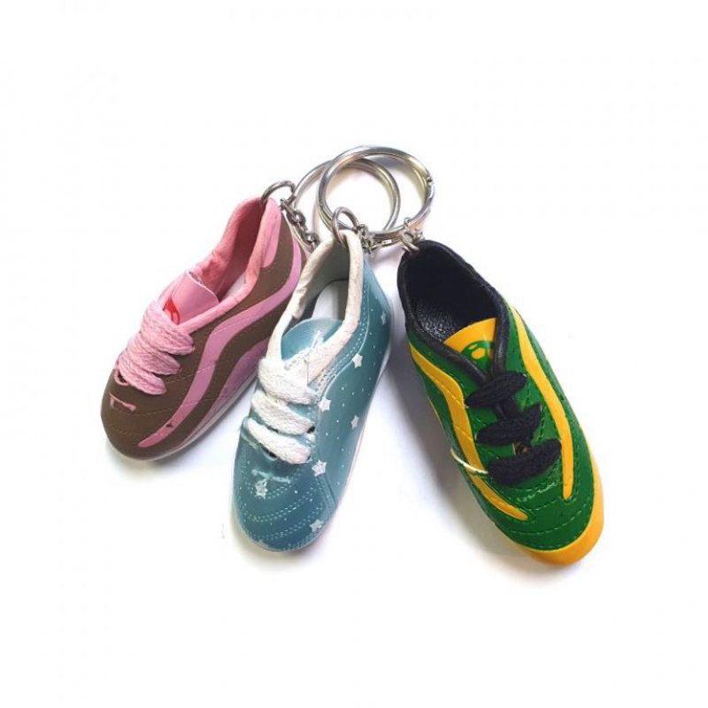 Přívěšek bota - velká plast + textil - kopačky a tenisky